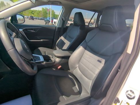 Used 2021 Toyota RAV4 XLE Premium AWD/4WD image 11