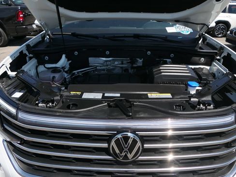 Used 2025 Volkswagen Atlas SE FWD image 26