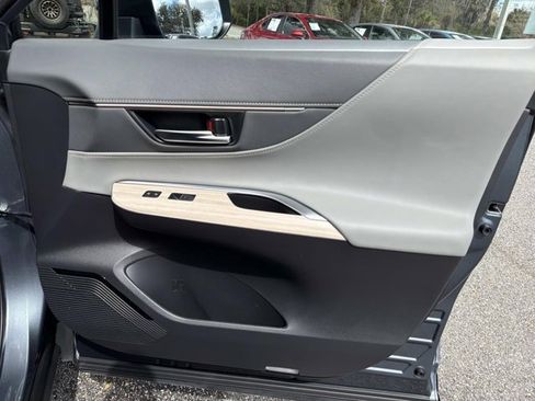 Certified 2024 Toyota Venza Limited image 14