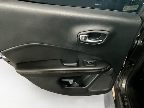 Used 2019 Jeep Compass Limited AWD/4WD image 24