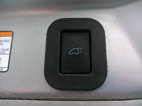 Used 2018 Toyota Sienna XLE image 24