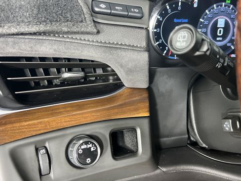 Used 2020 Cadillac Escalade ESV Premium Luxury w/ Escalade Sport Edition RWD image 39