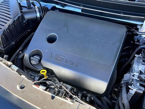 Used 2023 Chevrolet Traverse LT image 35