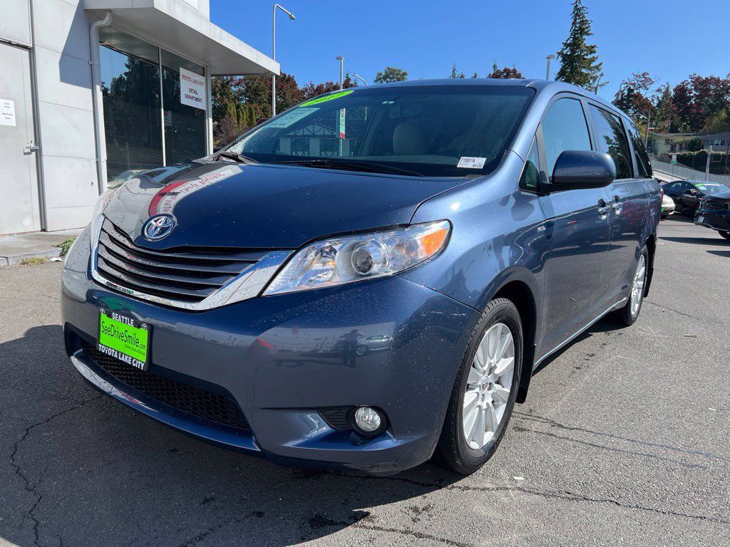 Used 2017 Toyota Sienna XLE Premium w/ Outdoor Package AWD/4WD image 8