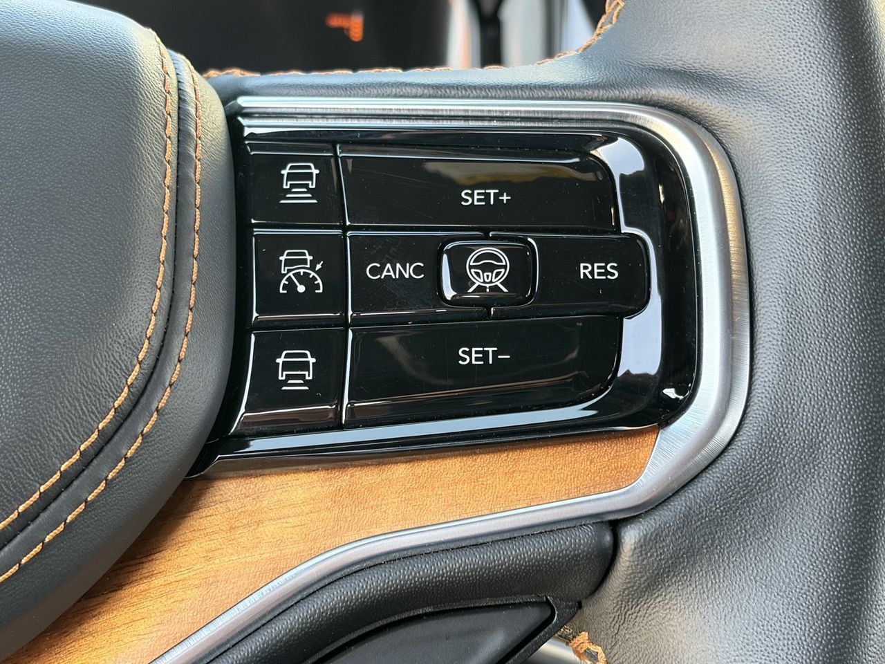 Used 2023 Jeep Grand Wagoneer Series III AWD/4WD image 22