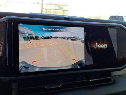 Used 2024 Jeep Gladiator Sport AWD/4WD image 14