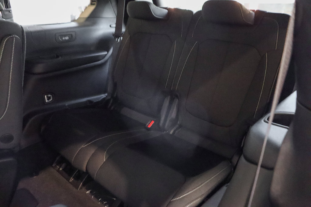 Used 2025 Jeep Grand Cherokee L Laredo w/ Luxury Tech Group I RWD image 38