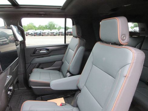New 2026 GMC Yukon XL AT4 w/ AT4 Premium Plus Package AWD/4WD image 12