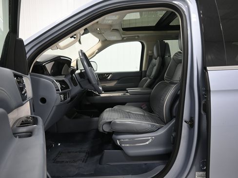 Used 2019 Lincoln Navigator L Black Label AWD/4WD image 3