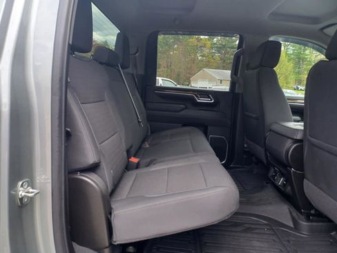 Used 2025 GMC Sierra 2500 SLE w/ SLE Value Package; AWD/4WD image 18