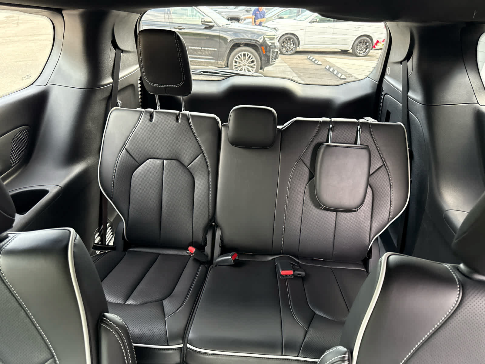 New 2027 Chrysler Pacifica Limited AWD/4WD image 20