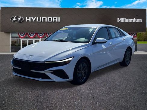 Certified 2024 Hyundai Elantra SEL FWD image 2