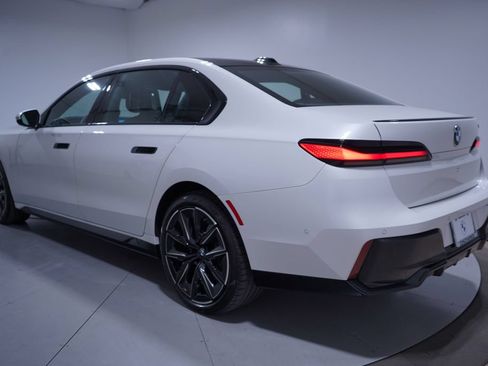 Used 2026 BMW 740i w/ Premium Package RWD image 3