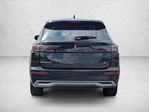 Used 2025 Mitsubishi Outlander SE FWD image 6