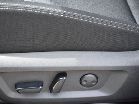 Used 2025 Nissan Rogue SV FWD image 24