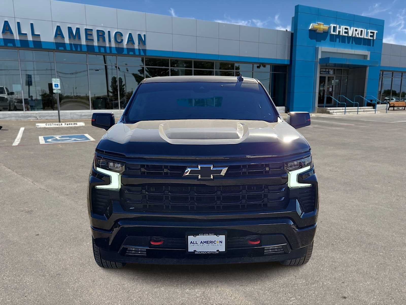 Used 2025 Chevrolet Silverado 1500 RST w/ Redline Edition AWD/4WD image 3