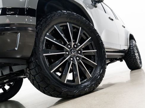 Used 2026 Lexus GX 550 w/ Accessory Package (2T) image 2