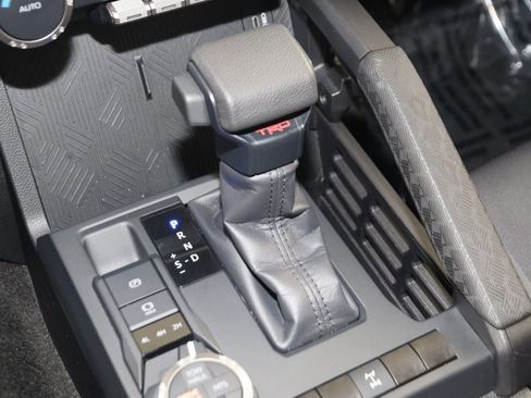 Used 2024 Toyota Tacoma TRD Off-Road image 7