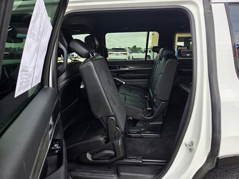 Used 2023 Jeep Wagoneer Series II AWD/4WD image 15
