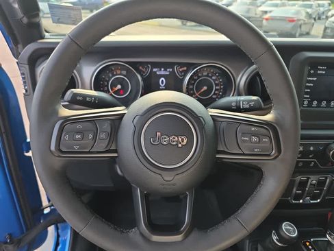 Used 2023 Jeep Gladiator Sport AWD/4WD image 18
