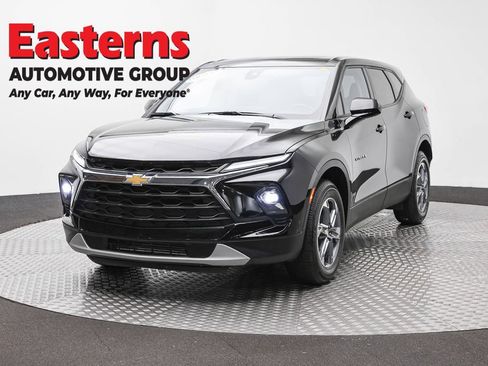 Used 2025 Chevrolet Blazer LT FWD image 1