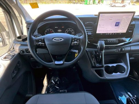 Used 2023 Ford Transit 350 XLT image 9