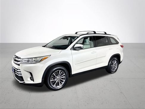 Used 2019 Toyota Highlander XLE w/ Protection Package #3 FWD image 2