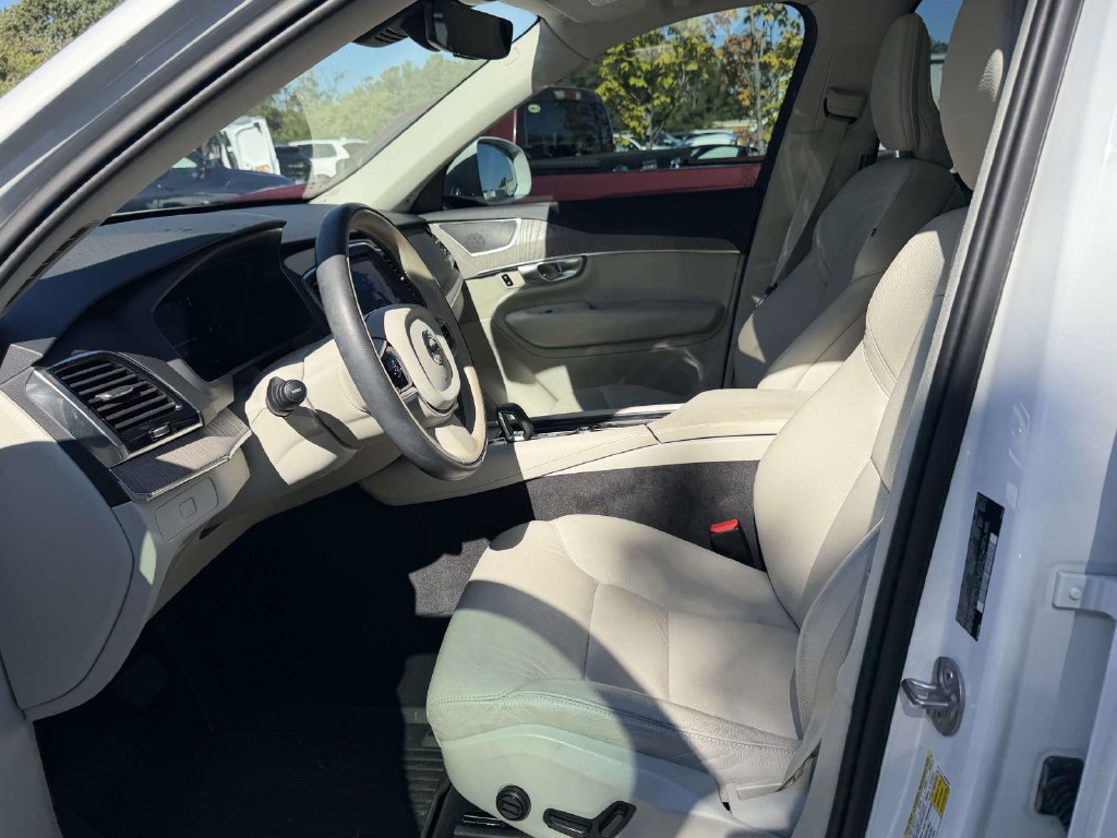Used 2024 Volvo XC90 B5 Plus w/ Protection Package Premier AWD/4WD image 5