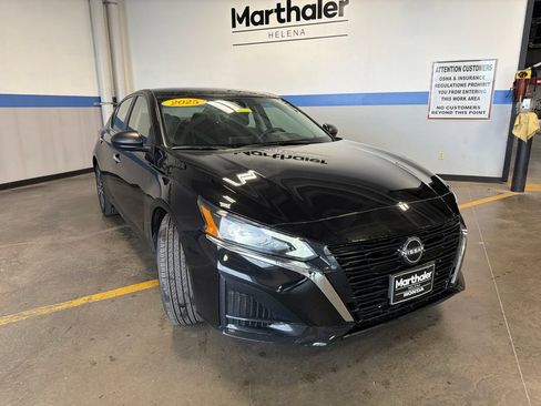 Used 2025 Nissan Altima 2.5 SV FWD image 3