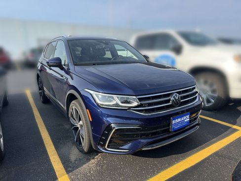 Used 2024 Volkswagen Tiguan SEL R-Line w/ MDO Package, Two-Row AWD/4WD image 2