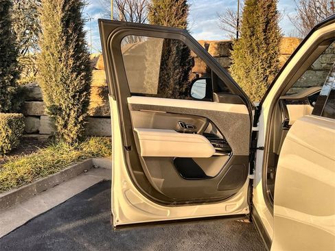 New 2026 Land Rover Range Rover Sport SE image 17