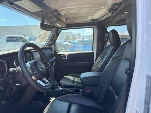 Used 2023 Jeep Wrangler Unlimited Sahara AWD/4WD image 9