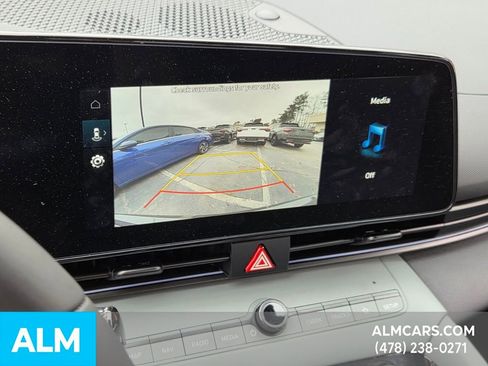 Used 2025 Hyundai Elantra Limited image 20