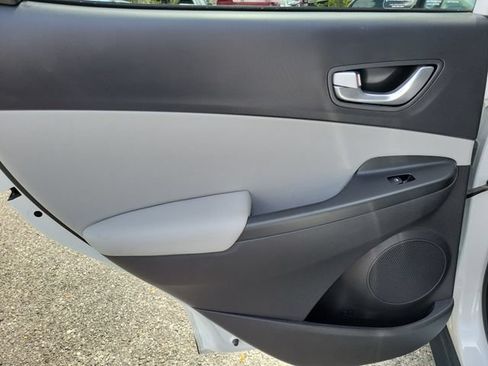 Used 2022 Hyundai Kona Limited AWD/4WD image 13
