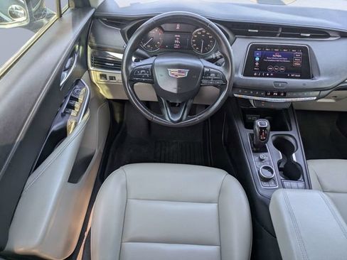 Used 2019 Cadillac XT4 Luxury FWD image 16
