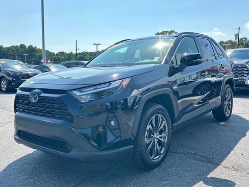 Used 2023 Toyota RAV4 XLE Premium AWD/4WD image 7