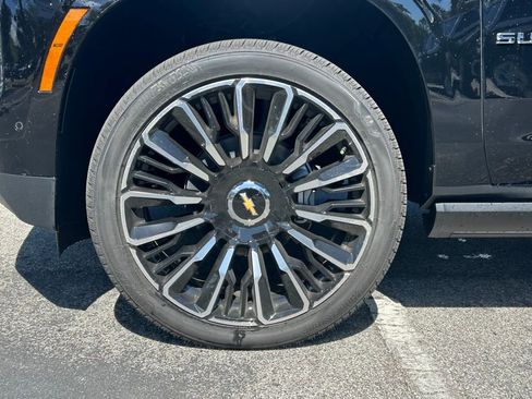 New 2026 Chevrolet Suburban High Country AWD/4WD image 10