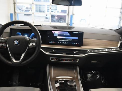Used 2025 BMW X5 xDrive40i w/ Premium Package image 5