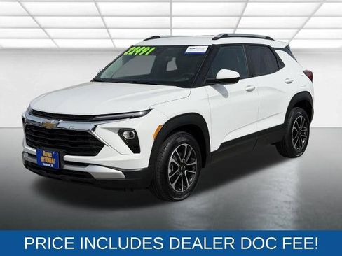 Used 2024 Chevrolet TrailBlazer LT FWD image 3