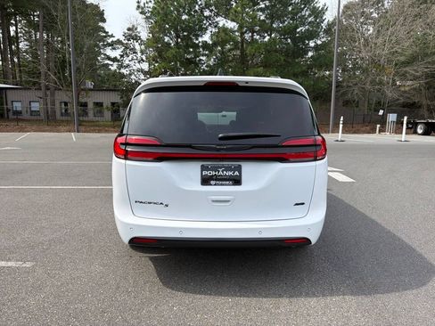 Used 2023 Chrysler Pacifica Touring-L w/ S Appearance Package AWD/4WD image 6