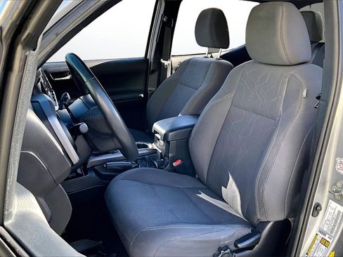 Used 2019 Toyota Tacoma TRD Off-Road w/ Technology Package image 19