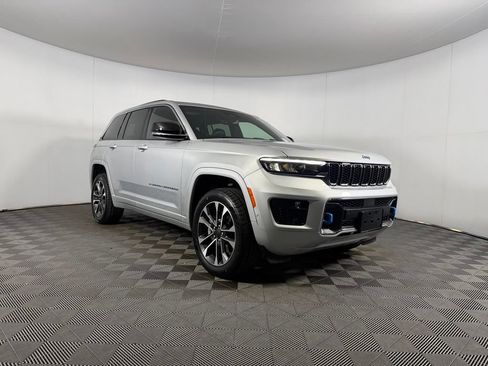 Used 2023 Jeep Grand Cherokee Overland AWD/4WD image 5