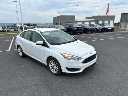 Used 2016 Ford Focus SE w/ SE Cold Weather Package FWD image 7