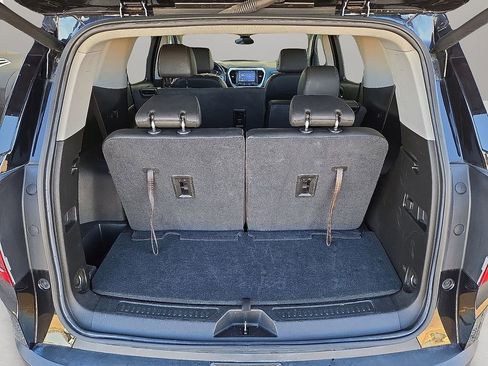 Used 2023 GMC Acadia SLT image 14