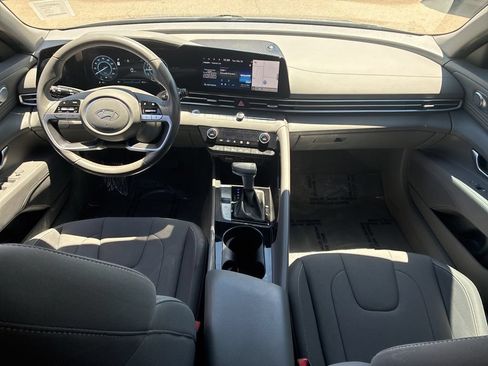Used 2025 Hyundai Elantra SEL FWD image 13