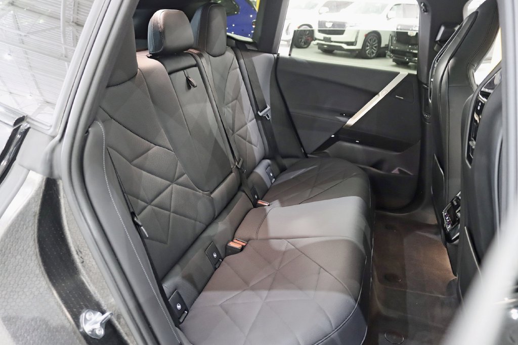 Used 2025 BMW iX xDrive50 w/ Premium Package AWD/4WD image 32