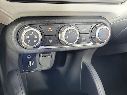 Used 2021 Nissan Versa SV image 21