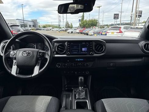 Used 2021 Toyota Tacoma TRD Off-Road w/ Technology Package AWD/4WD image 11