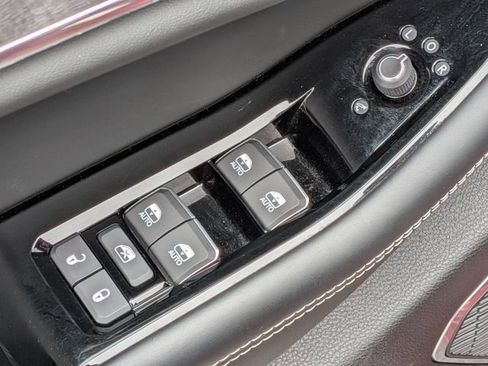 Certified 2024 Jeep Grand Cherokee Overland w/ Luxury Tech Group IV image 23