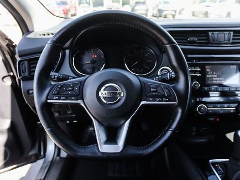 Used 2017 Nissan Rogue Sport SV w/ SV All-Weather Package AWD/4WD image 21